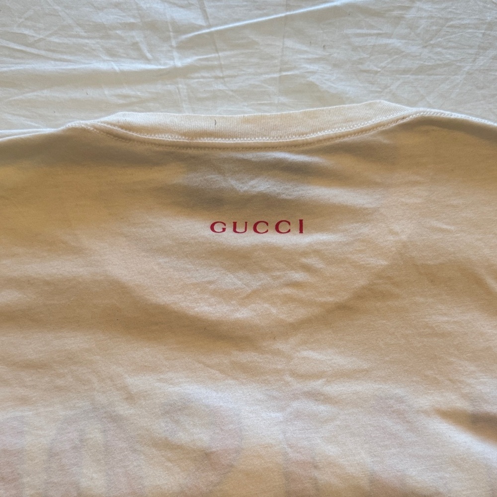 Gucci Cream Graphic Tee with Red & Turquoise Cat Motif - Picture 5 of 5